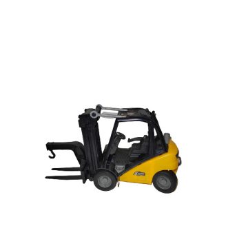 Műanyag lendkerekes targonca állítható emelővillával.