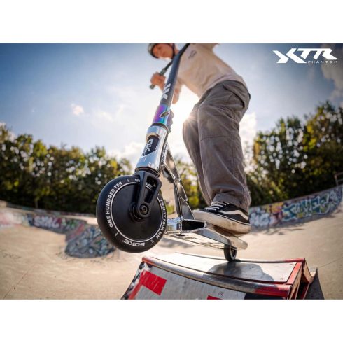 SOKE XTR stunt robogó ezüst és fekete színben
