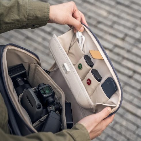 PGYTECH OneGo válltáska fotó-video kamerákhoz és tartozékokhoz, 10L, Shell Grey Kagyló Szürke