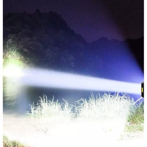 A LED-es Zseblámpa 8 LED 1600 lumen