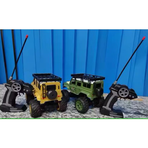 Négy csatornás világítós Távirányítós Land Rover Defender Mászó Autó (akkut tartalmaz)