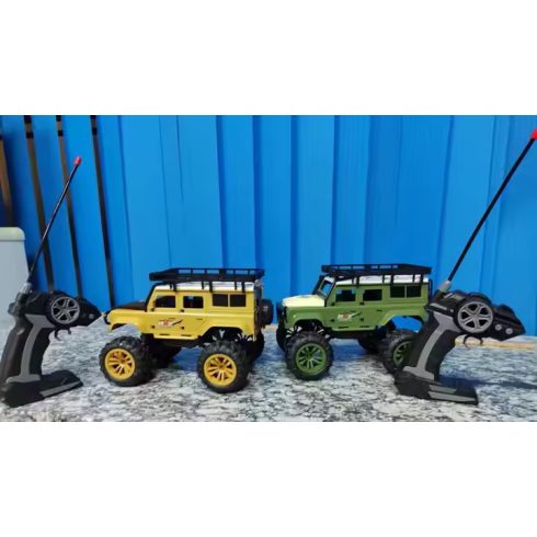 Négy csatornás világítós Távirányítós Land Rover Defender Mászó Autó (akkut tartalmaz)
